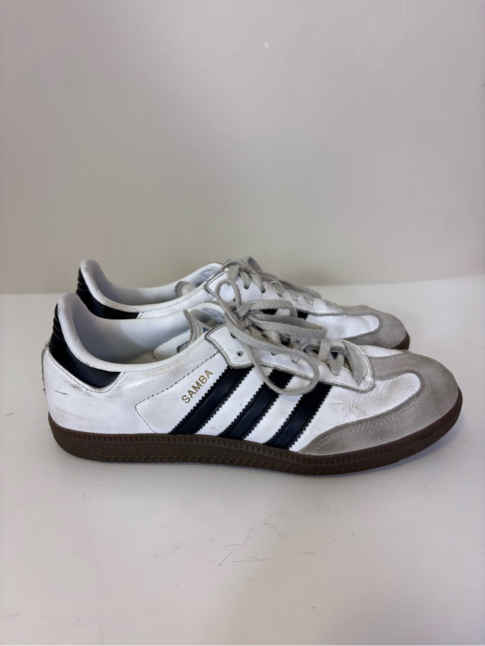 adidas Samba Low-Top Sneakers in White & Black Men’s 6.5, Women’s 8